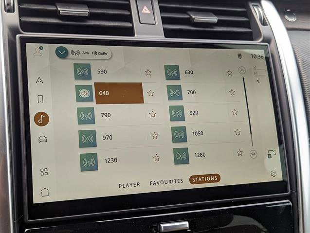 New 2025 Land Rover Discovery Dynamic SE image 13