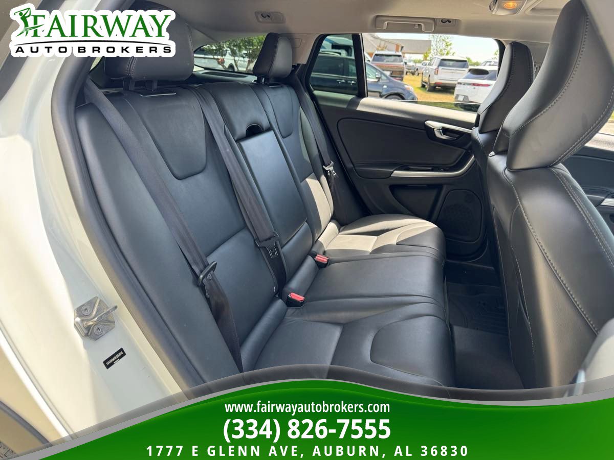 Used 2018 Volvo V60 T5 Cross Country image 13
