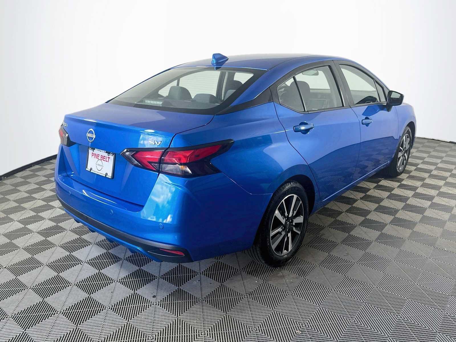 Used 2024 Nissan Versa SV FWD image 4