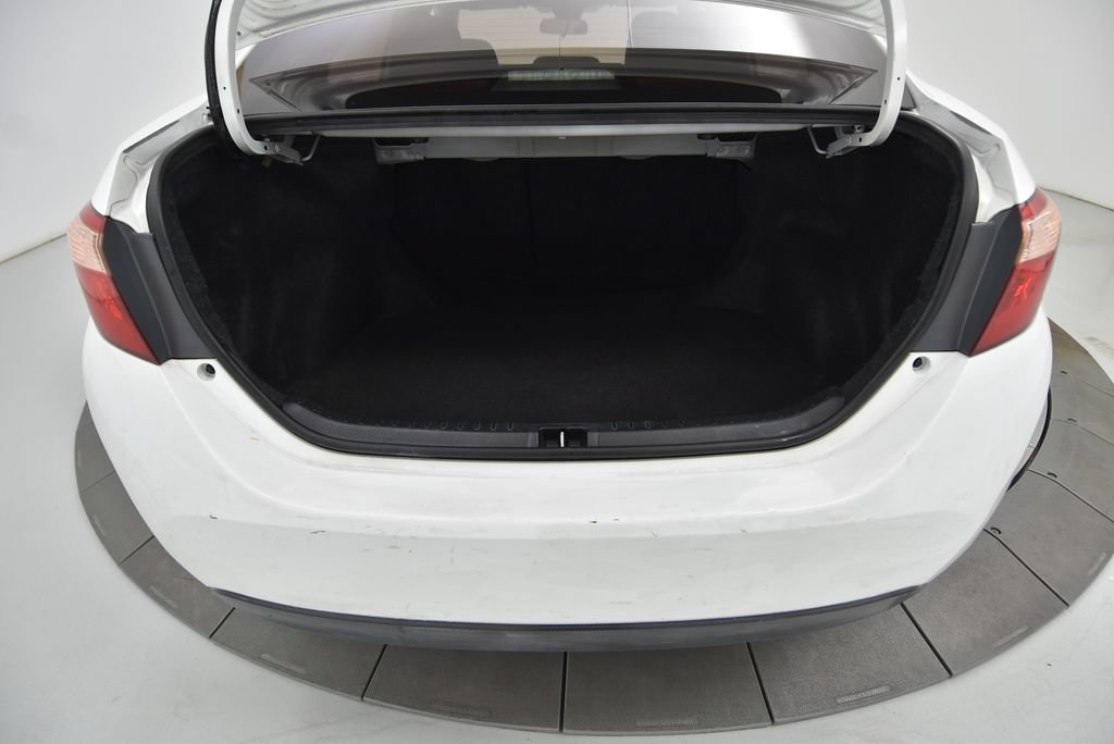 Used 2017 Toyota Corolla LE FWD image 33