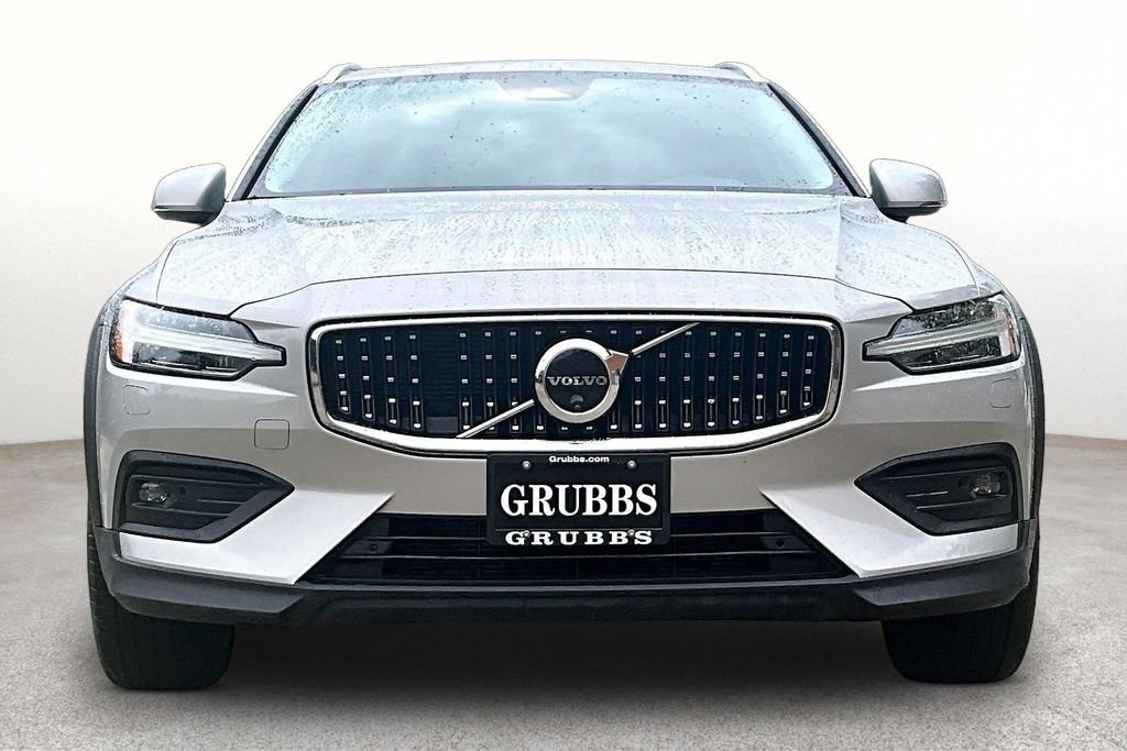 Certified 2025 Volvo V60 B5 Cross Country Plus AWD/4WD image 4