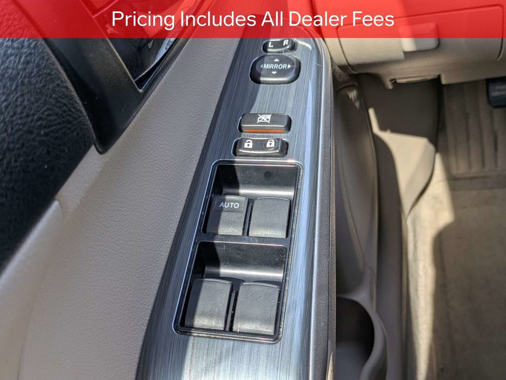 Used 2014 Toyota Camry XLE w/ Moonroof Package FWD image 25