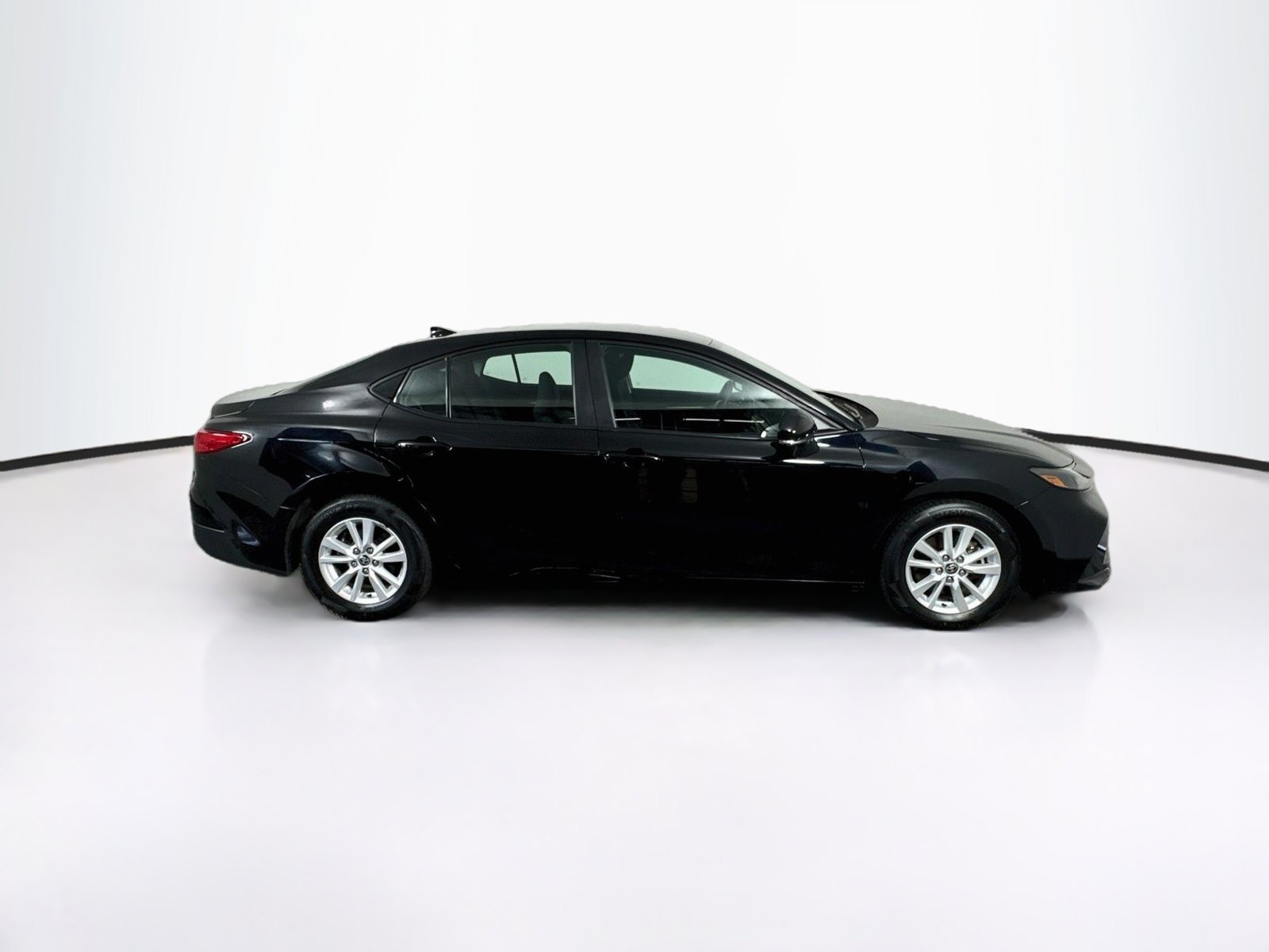 Used 2025 Toyota Camry LE FWD image 6