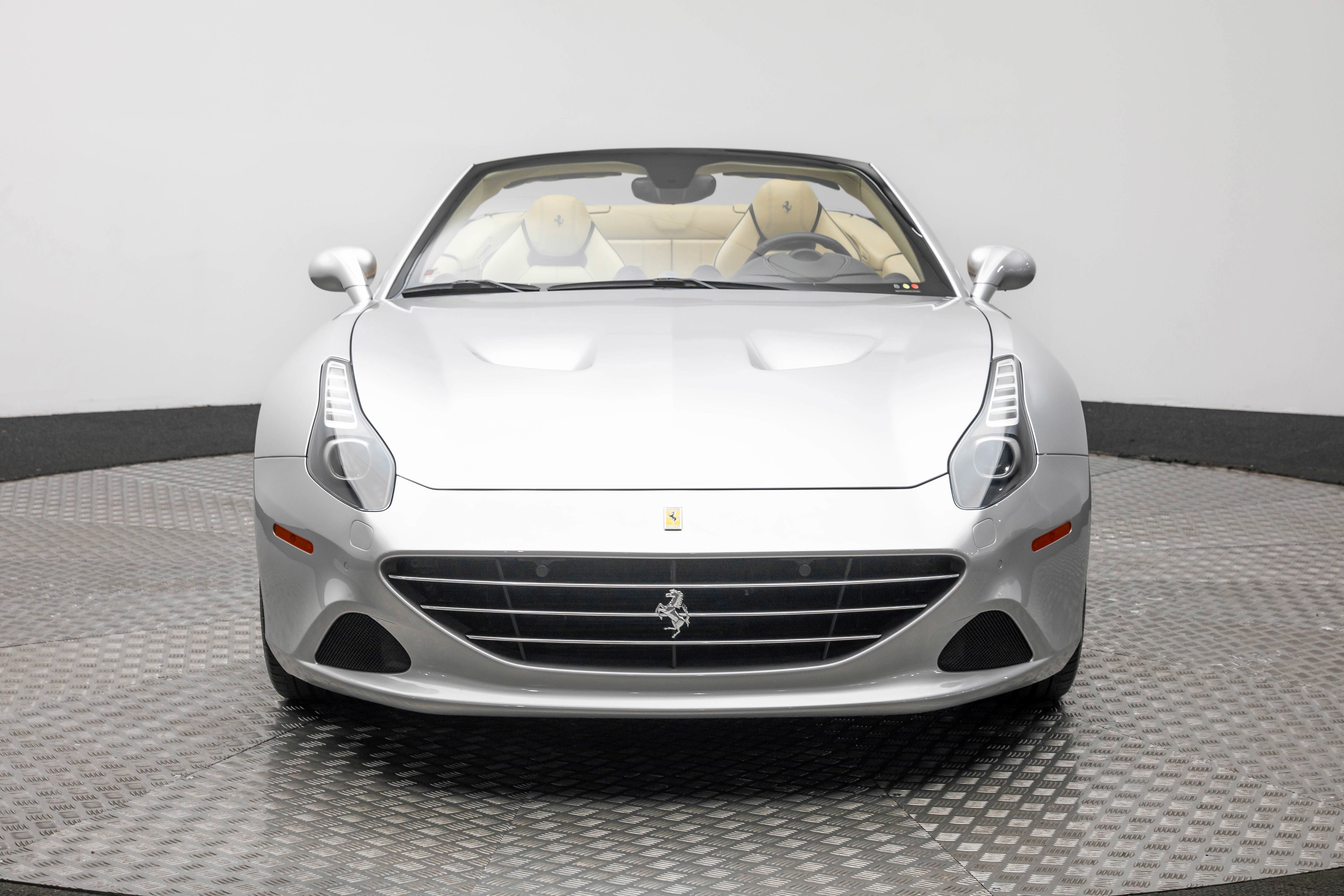 Certified 2016 Ferrari California T image 10