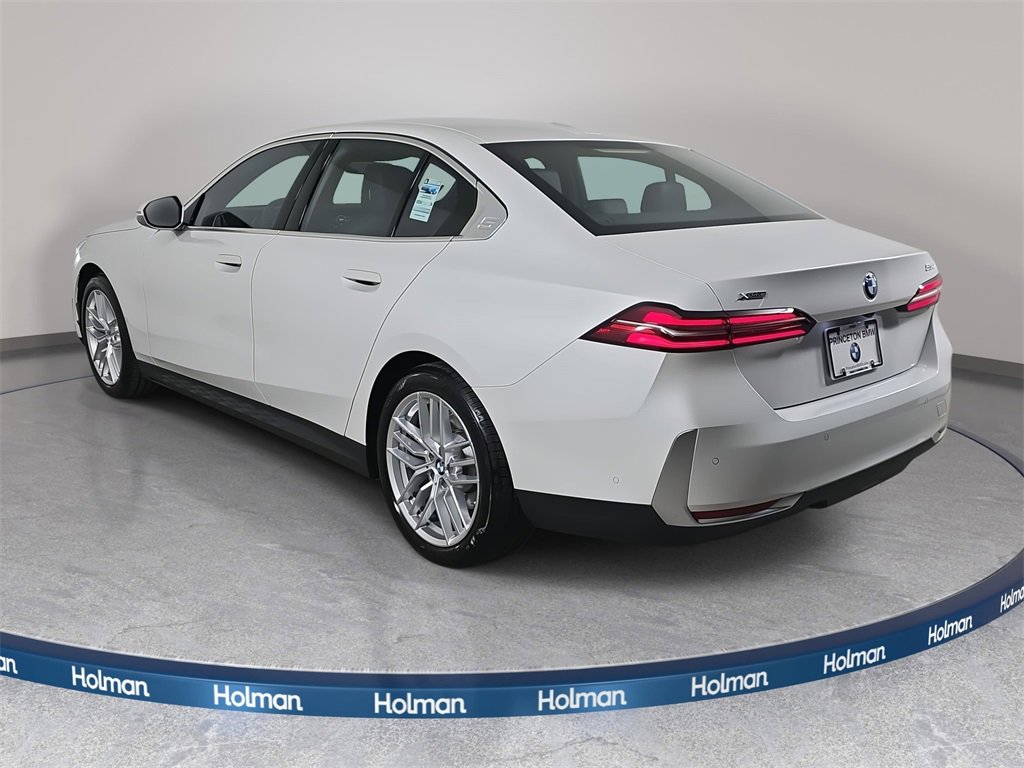 Used 2025 BMW 530i xDrive w/ Premium Package image 7