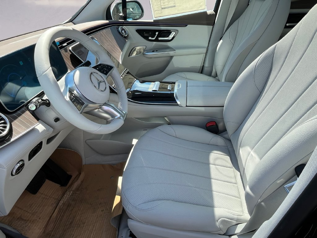 New 2026 Mercedes-Benz EQE 320 4MATIC SUV image 6