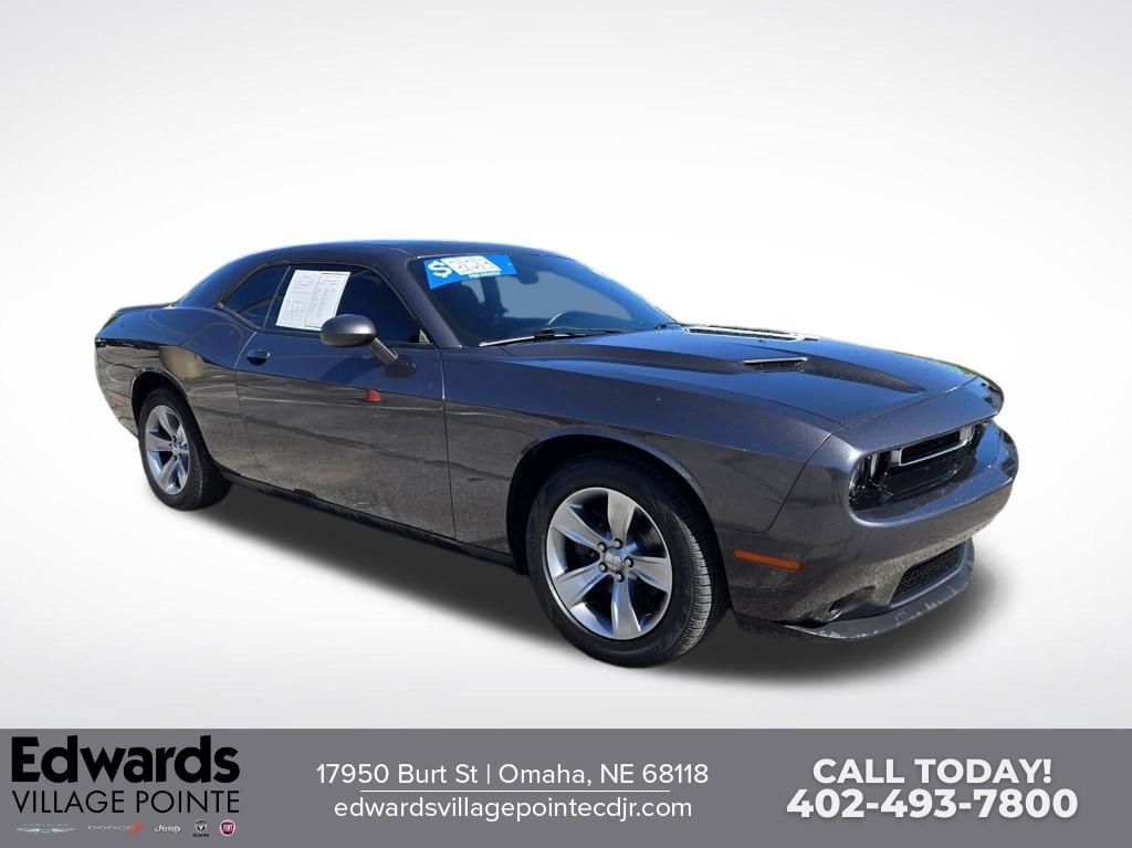 Used 2019 Dodge Challenger SXT RWD image 1
