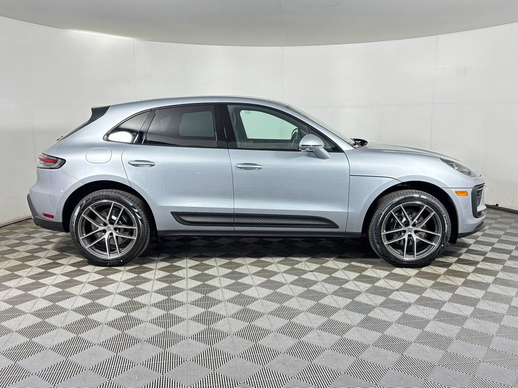 Certified 2026 Porsche Macan AWD/4WD image 8