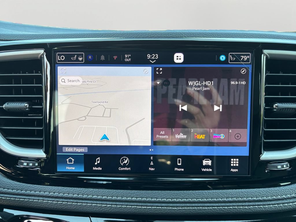 New 2027 Chrysler Pacifica Limited AWD/4WD image 18