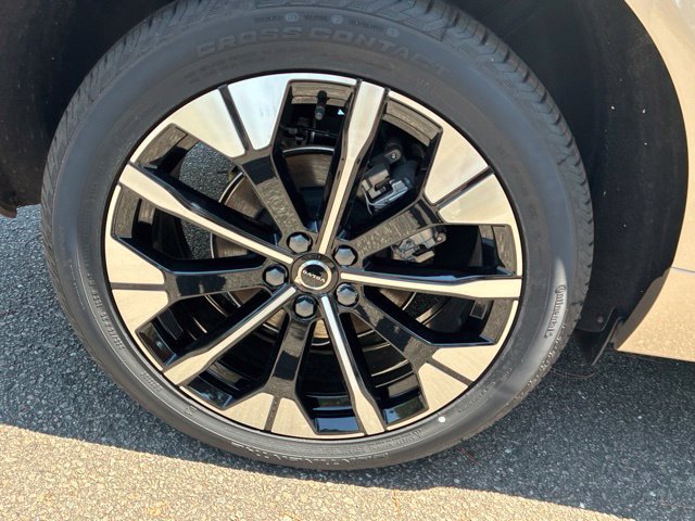 New 2026 Volvo XC60 B5 Plus w/ Protection Package Premier AWD/4WD image 12