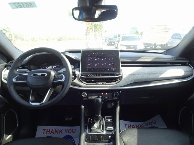 Used 2024 Jeep Compass Latitude image 11