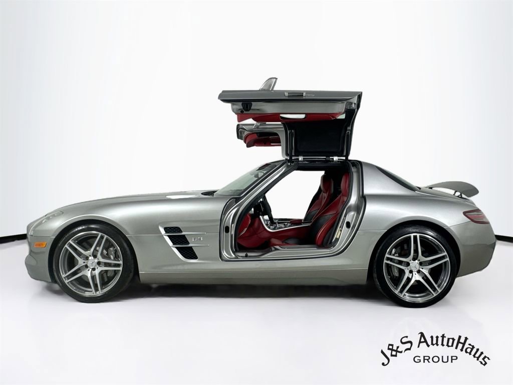 Used 2011 Mercedes-Benz SLS AMG Coupe image 4