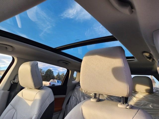 Used 2022 Jeep Compass Limited w/ Sun and Sound Group image 2