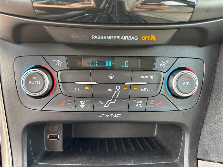 Used 2018 Ford Focus Titanium w/ Titanium Technology Package FWD image 33