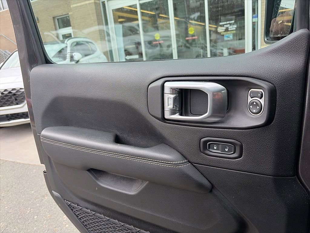 Used 2021 Jeep Wrangler Unlimited Sahara image 14