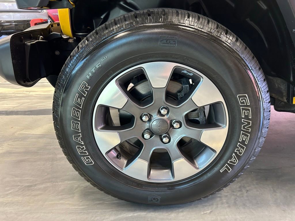 Used 2019 Jeep Wrangler Unlimited Sahara w/ Dual Top Group image 23