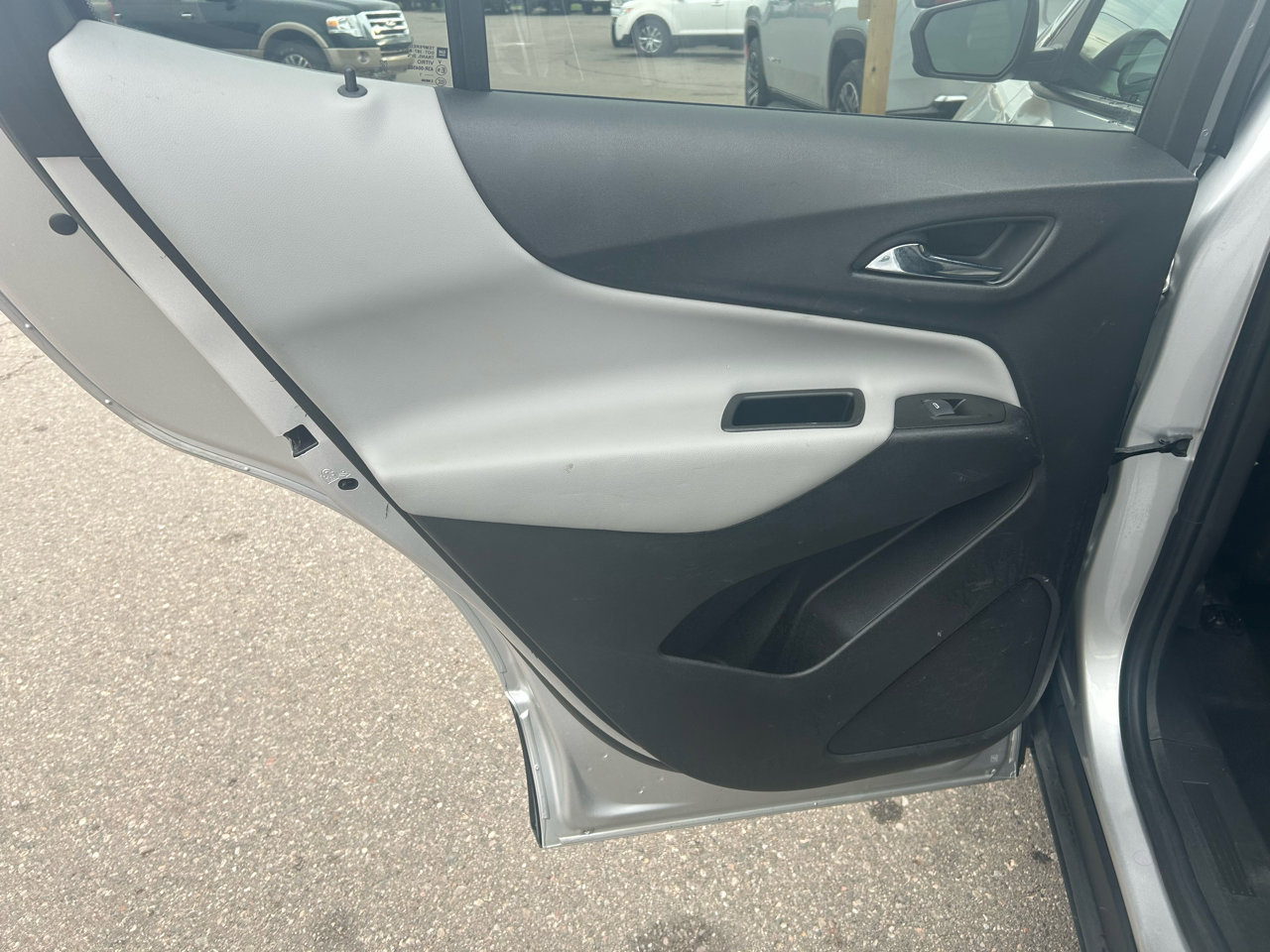 Used 2021 Chevrolet Equinox LS w/ LS Convenience Package image 13