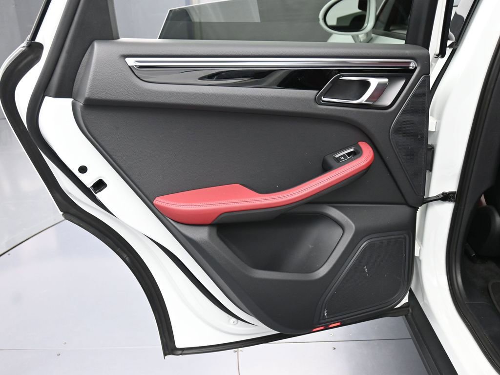 Certified 2023 Porsche Macan Turbo image 23
