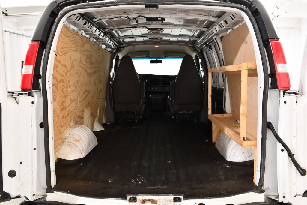 Used 2018 Chevrolet Express 2500 w/ Driver Convenience Package RWD image 19