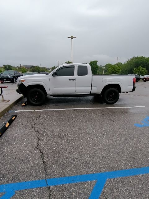 Used 2022 Toyota Tacoma SR RWD image 4