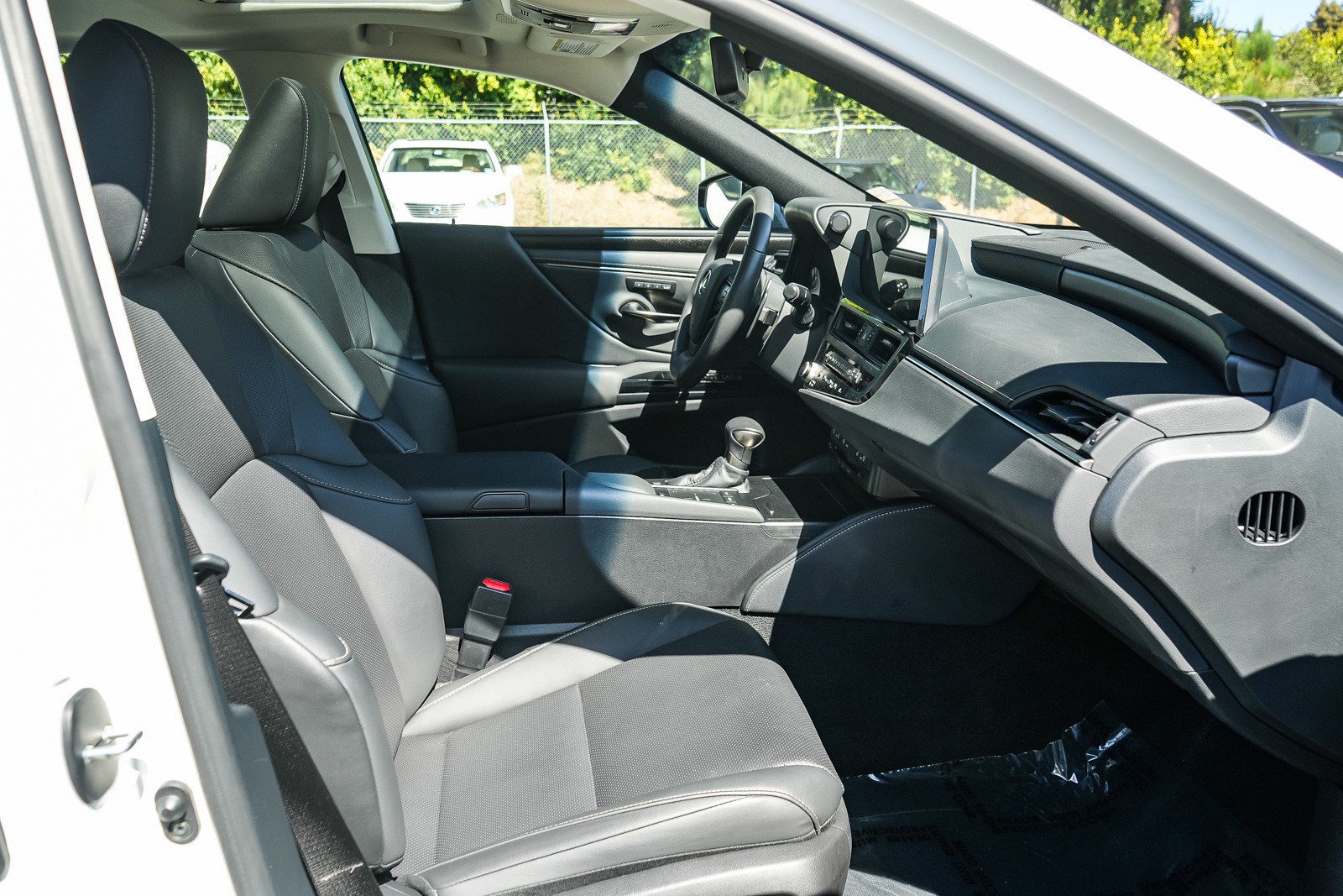 Used 2022 Lexus ES 300h w/ Premium Package FWD image 16