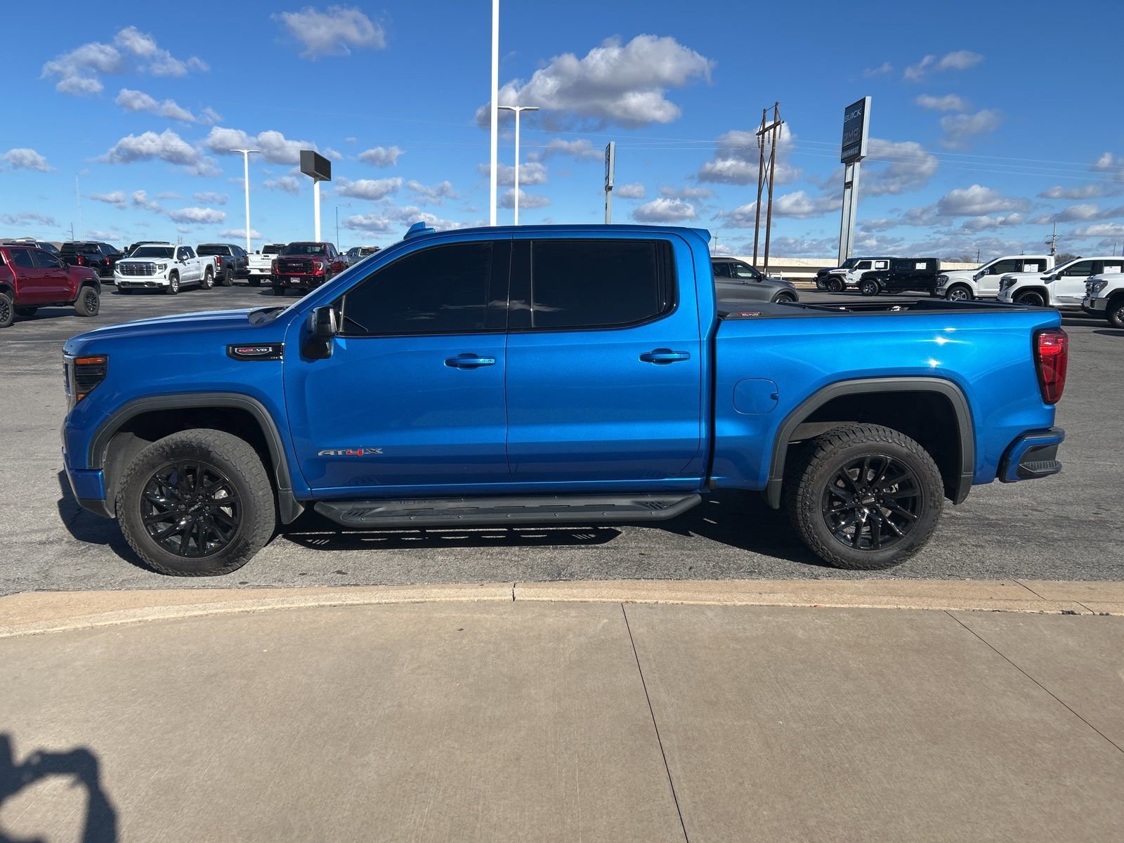 Used 2022 GMC Sierra 1500 AT4X image 8