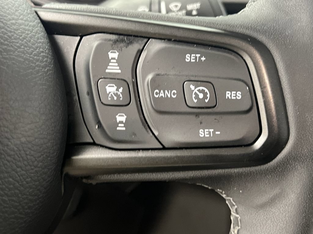 Used 2025 Jeep Gladiator Mojave w/ Convenience Group AWD/4WD image 41