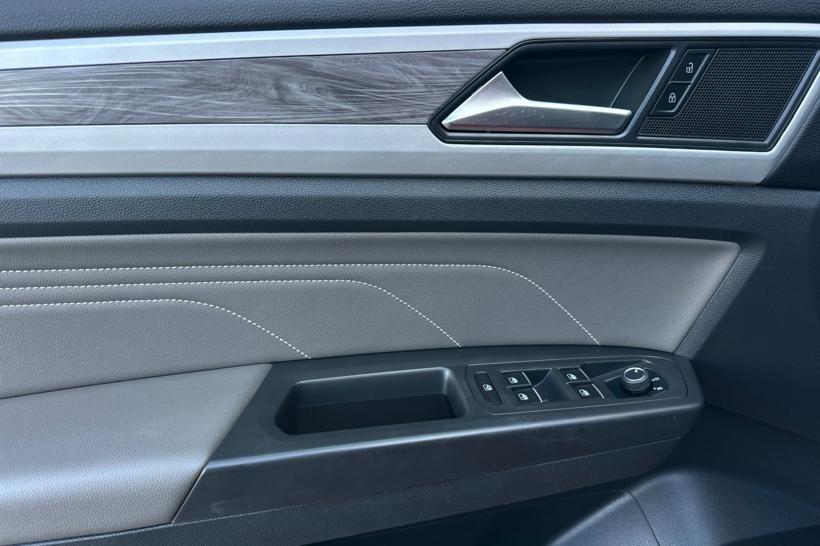 Used 2022 Volkswagen Atlas Cross Sport SE image 11