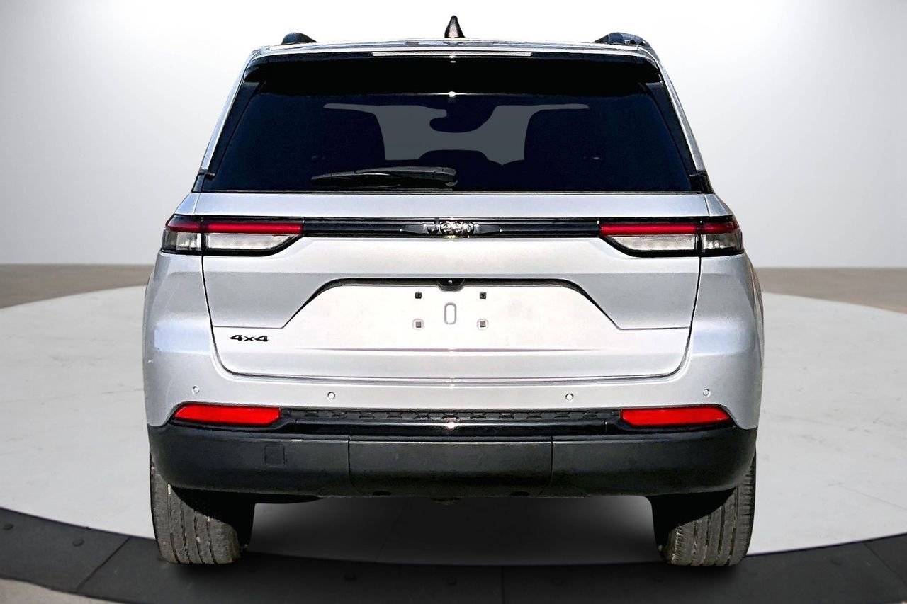 Certified 2023 Jeep Grand Cherokee Altitude image 8