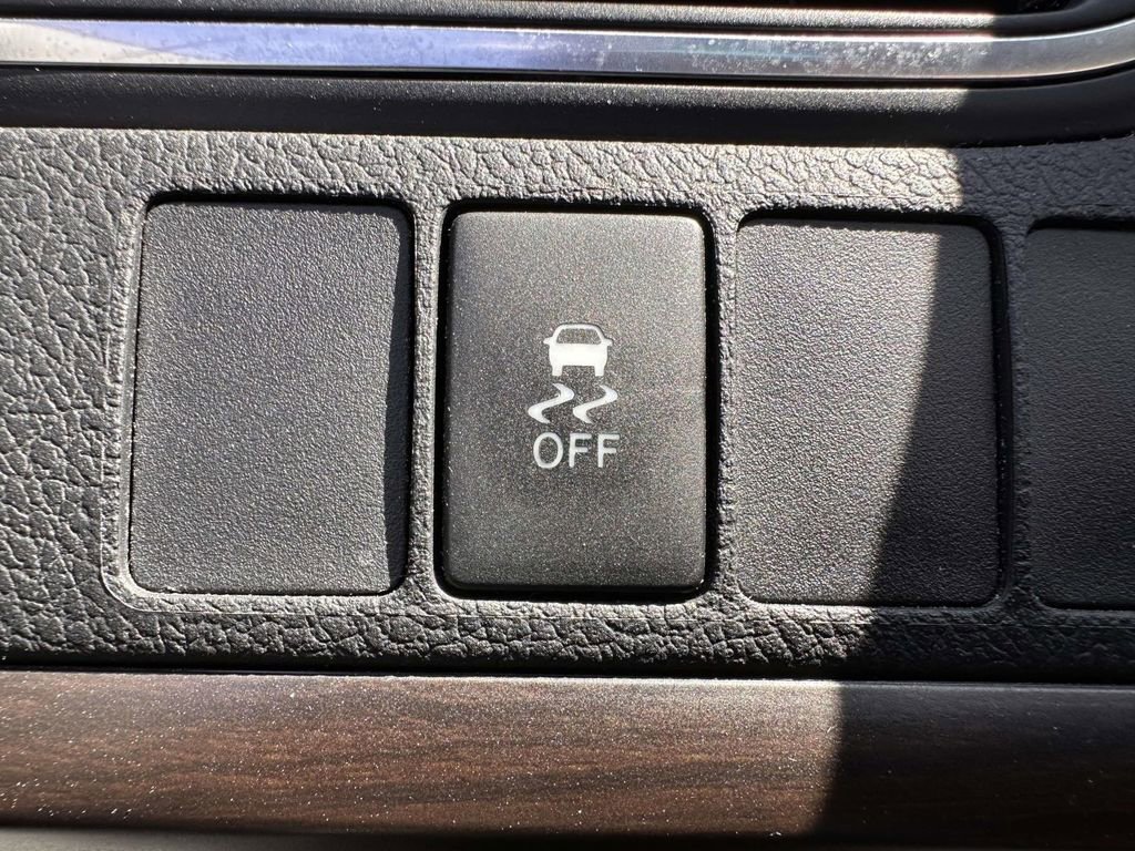 Used 2017 Toyota Camry LE FWD image 16