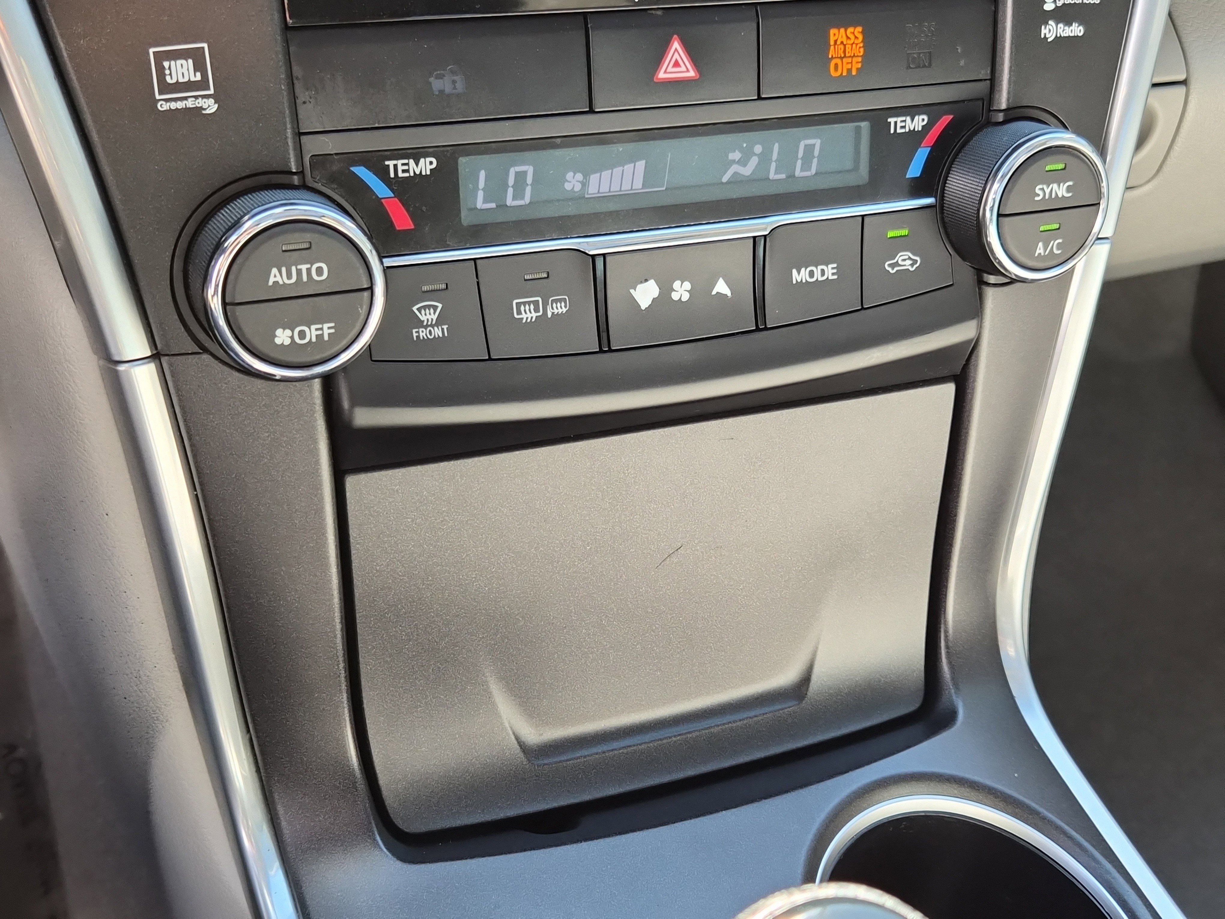 Used 2016 Toyota Camry XLE w/ Moonroof Package image 28