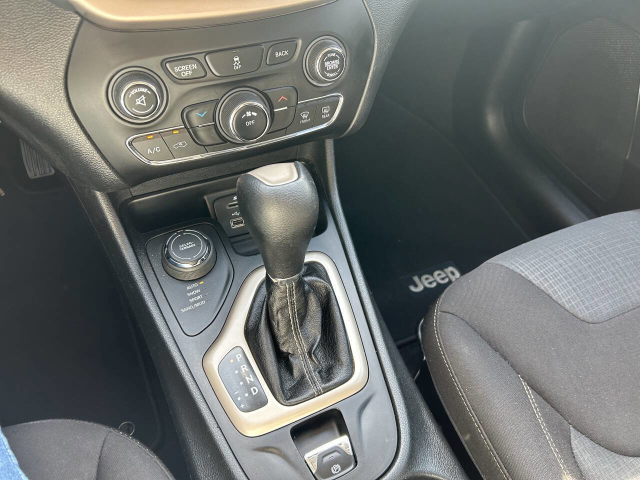 Used 2016 Jeep Cherokee Latitude image 29