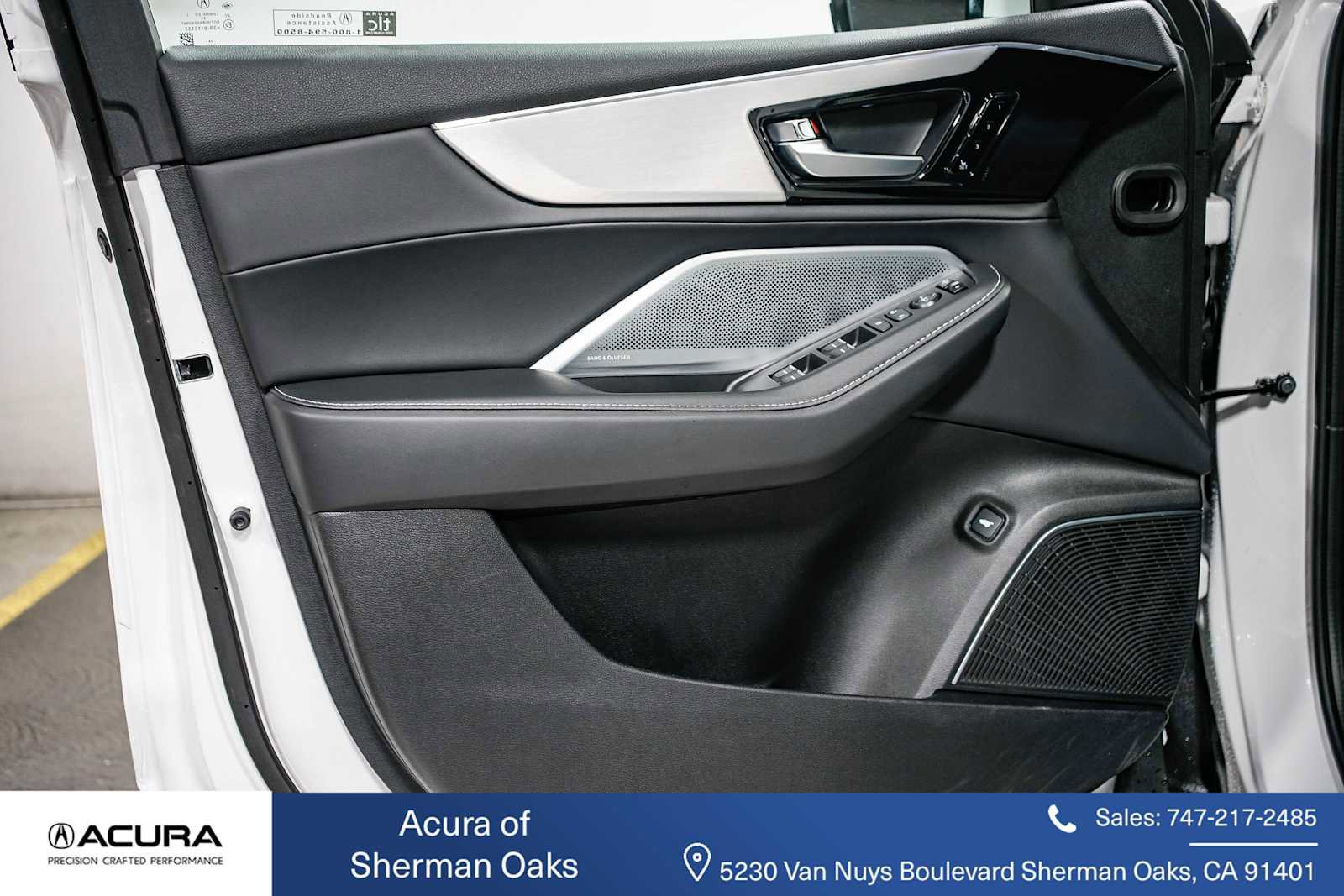 Used 2025 Acura MDX SH-AWD w/ Technology Package image 44