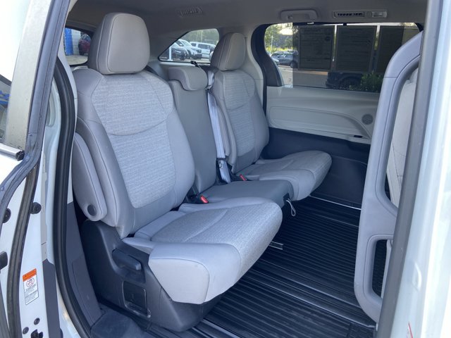 Used 2023 Toyota Sienna LE FWD image 14