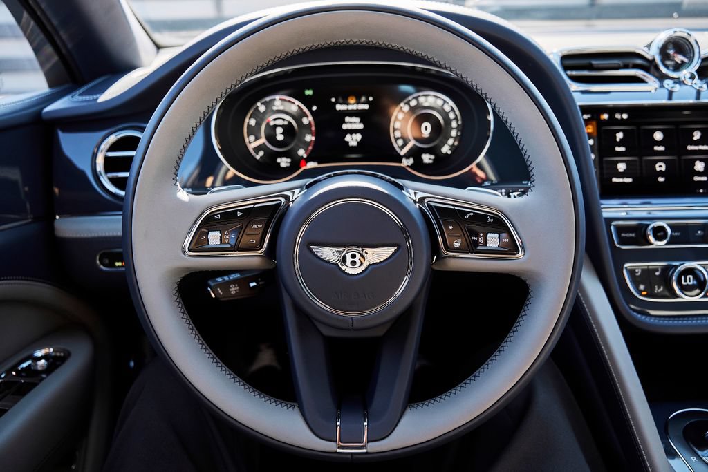 Used 2025 Bentley Bentayga Extended Wheelbase AWD/4WD image 56