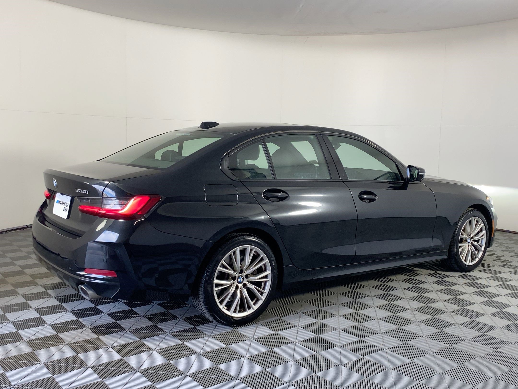 Used 2023 BMW 330i Sedan w/ Premium Package image 7