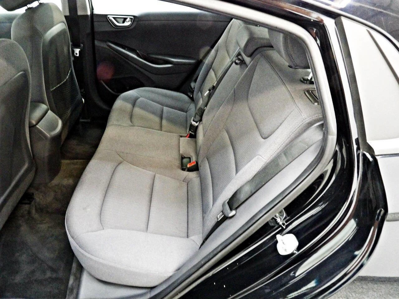 Used 2020 Hyundai Ioniq SE image 10