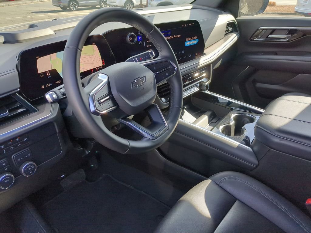 Used 2025 Chevrolet Suburban Z71 image 15