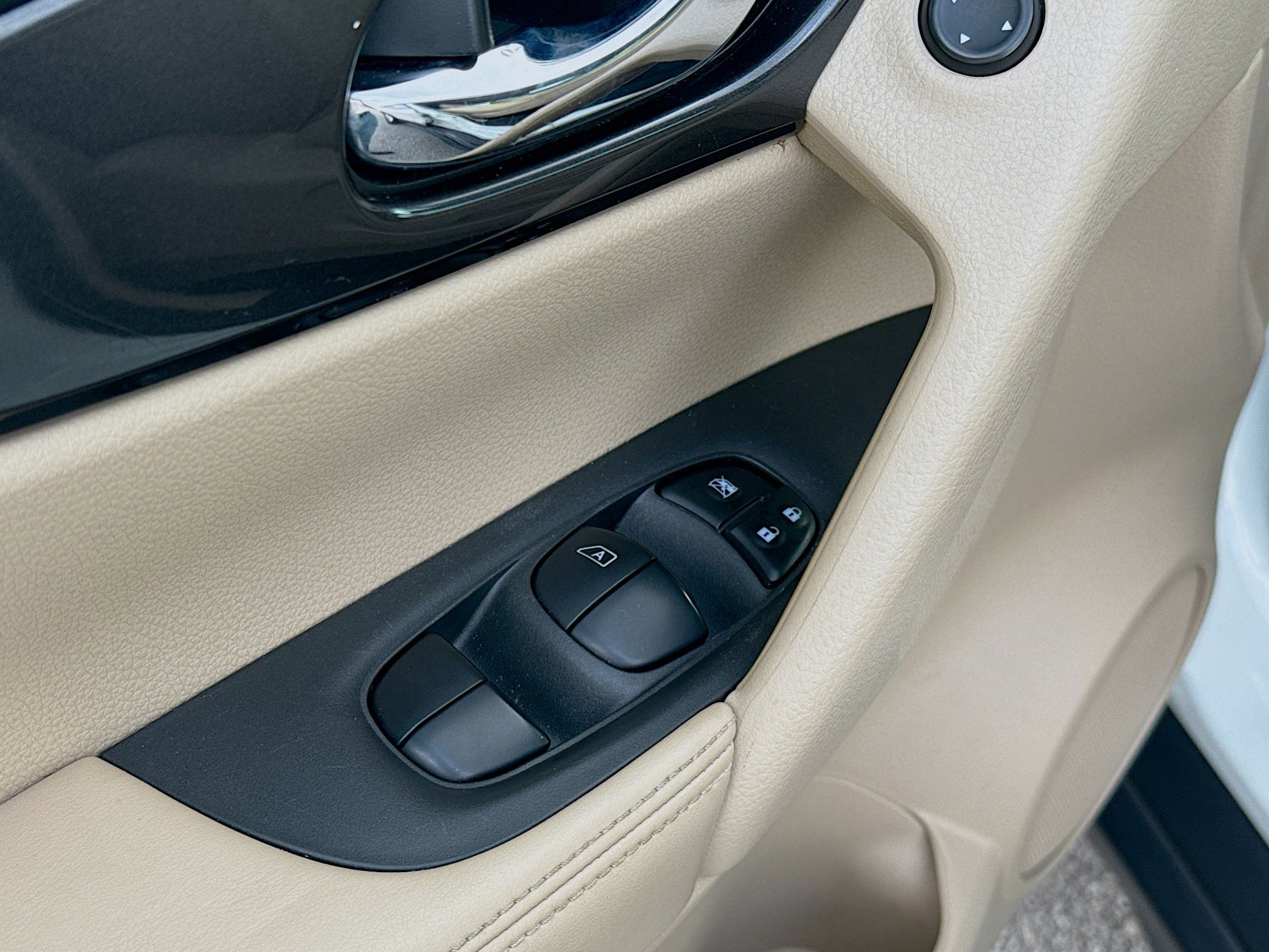 Used 2020 Nissan Rogue SV image 23