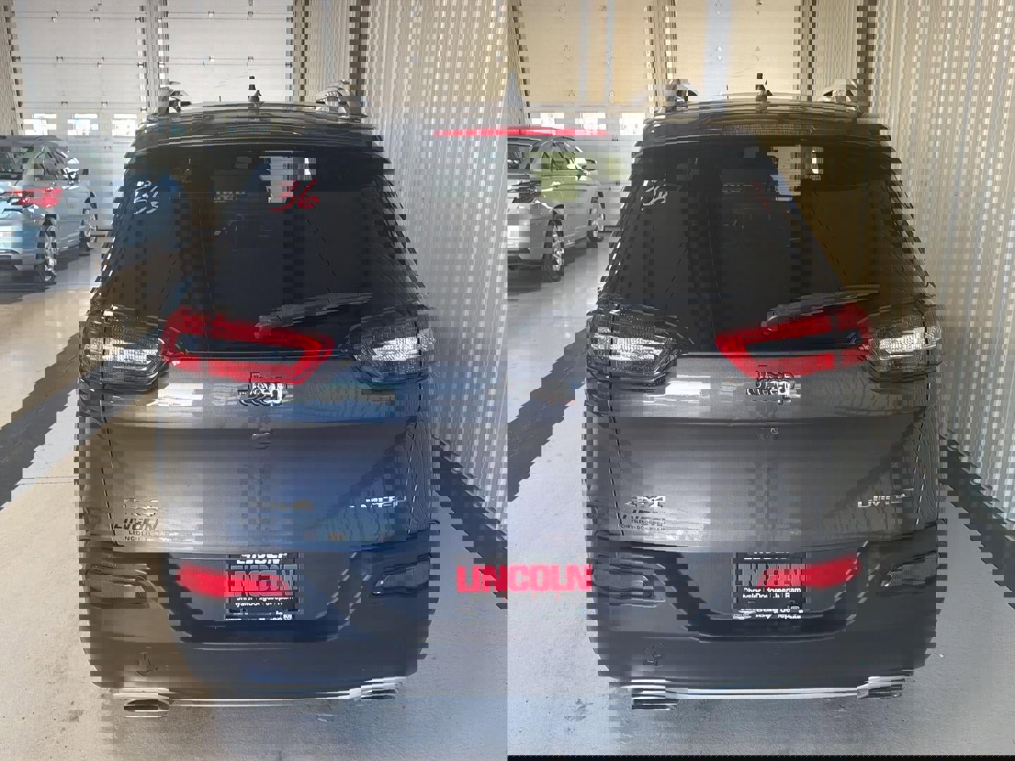 Used 2017 Jeep Cherokee Limited image 8