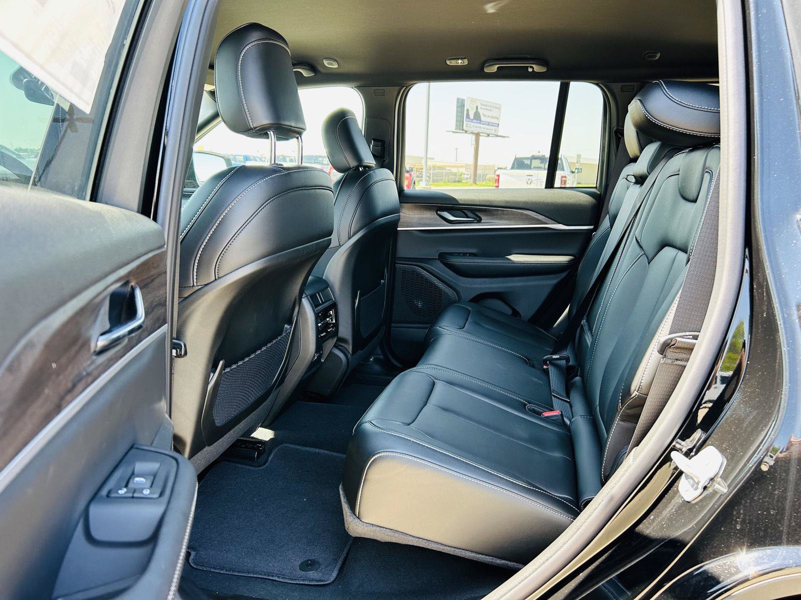 New 2025 Jeep Grand Cherokee Limited AWD/4WD image 29