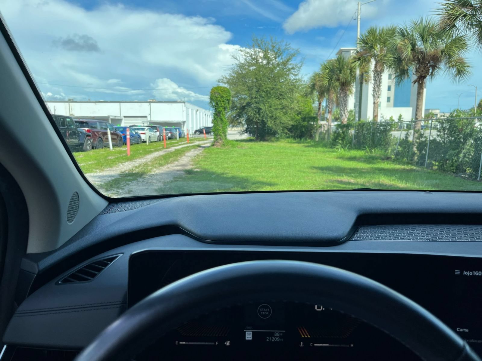 Used 2026 Kia Carnival FWD image 35