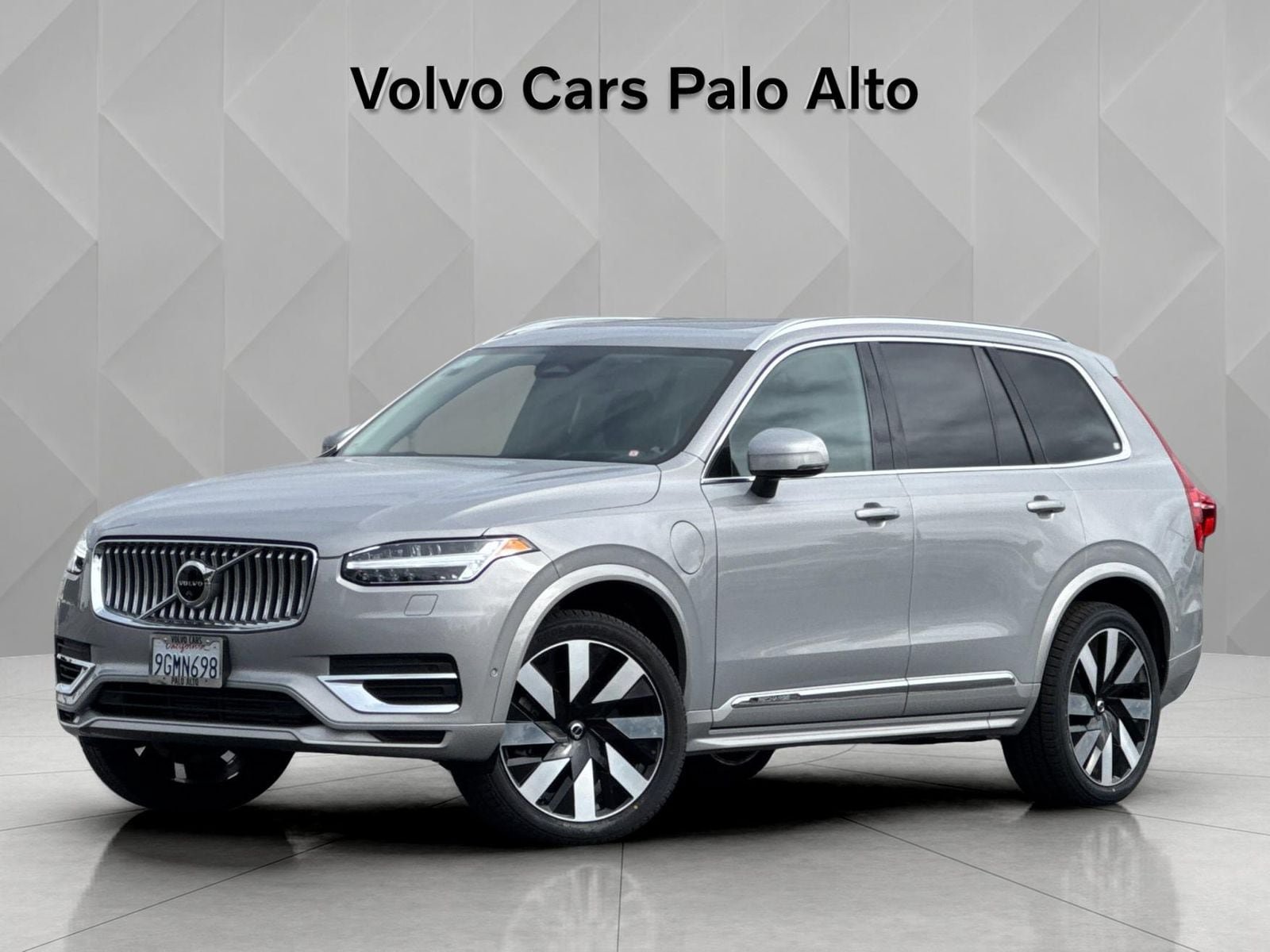 Certified 2023 Volvo XC90 T8 Ultimate w/ Protection Package AWD/4WD image 2