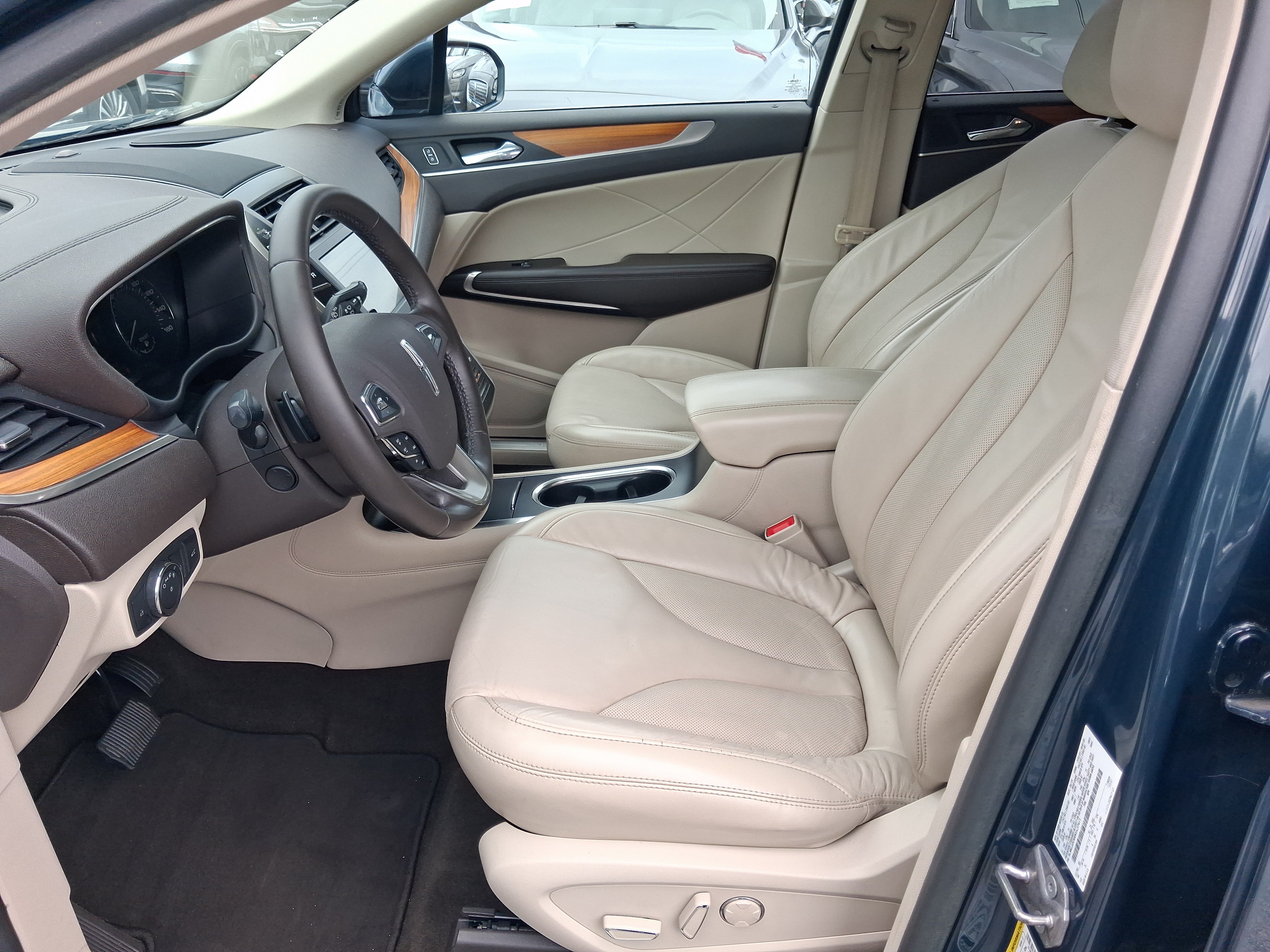 Used 2019 Lincoln MKC Select w/ Select Plus Package FWD image 12
