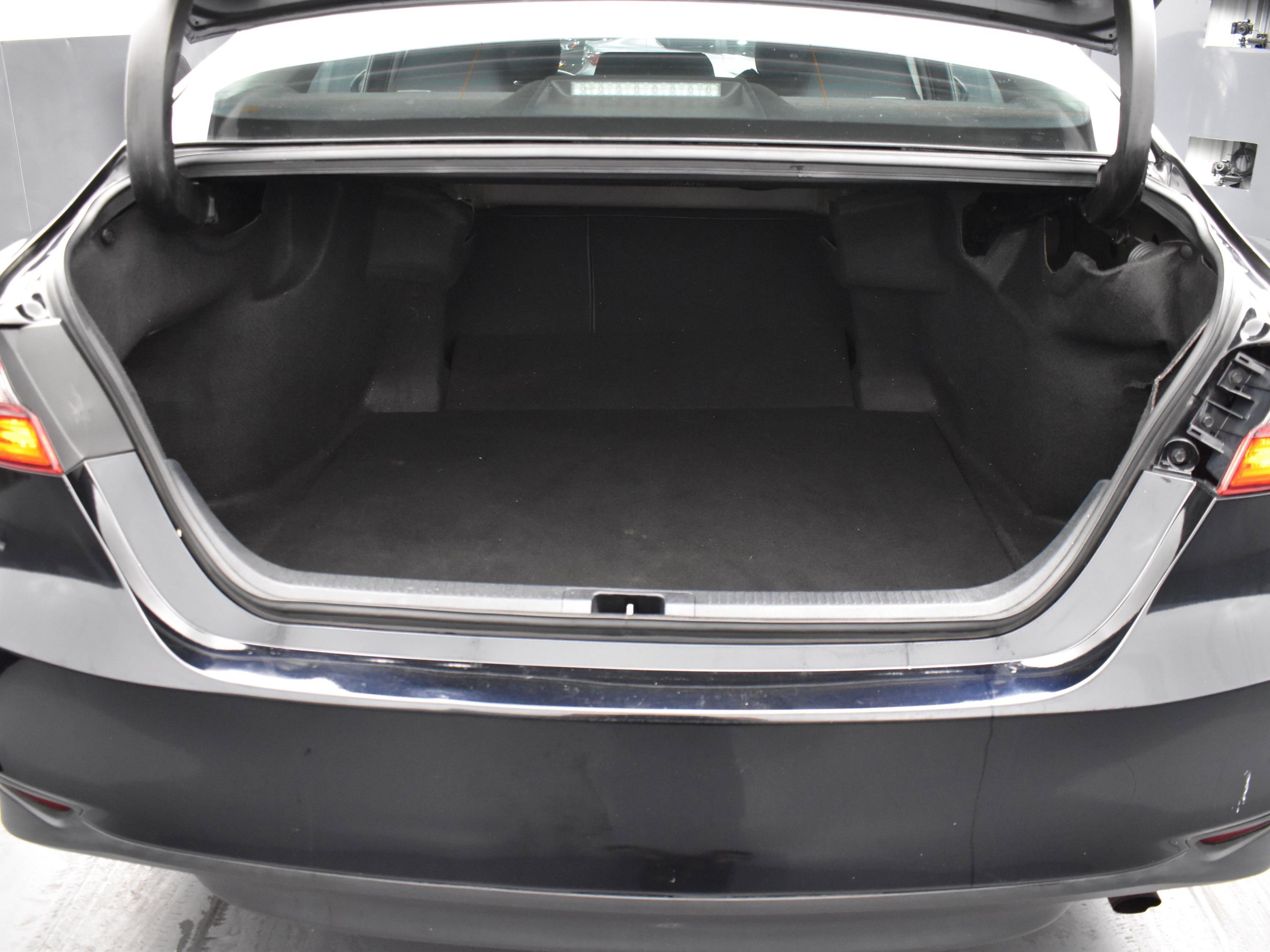 Used 2021 Toyota Camry LE FWD image 17