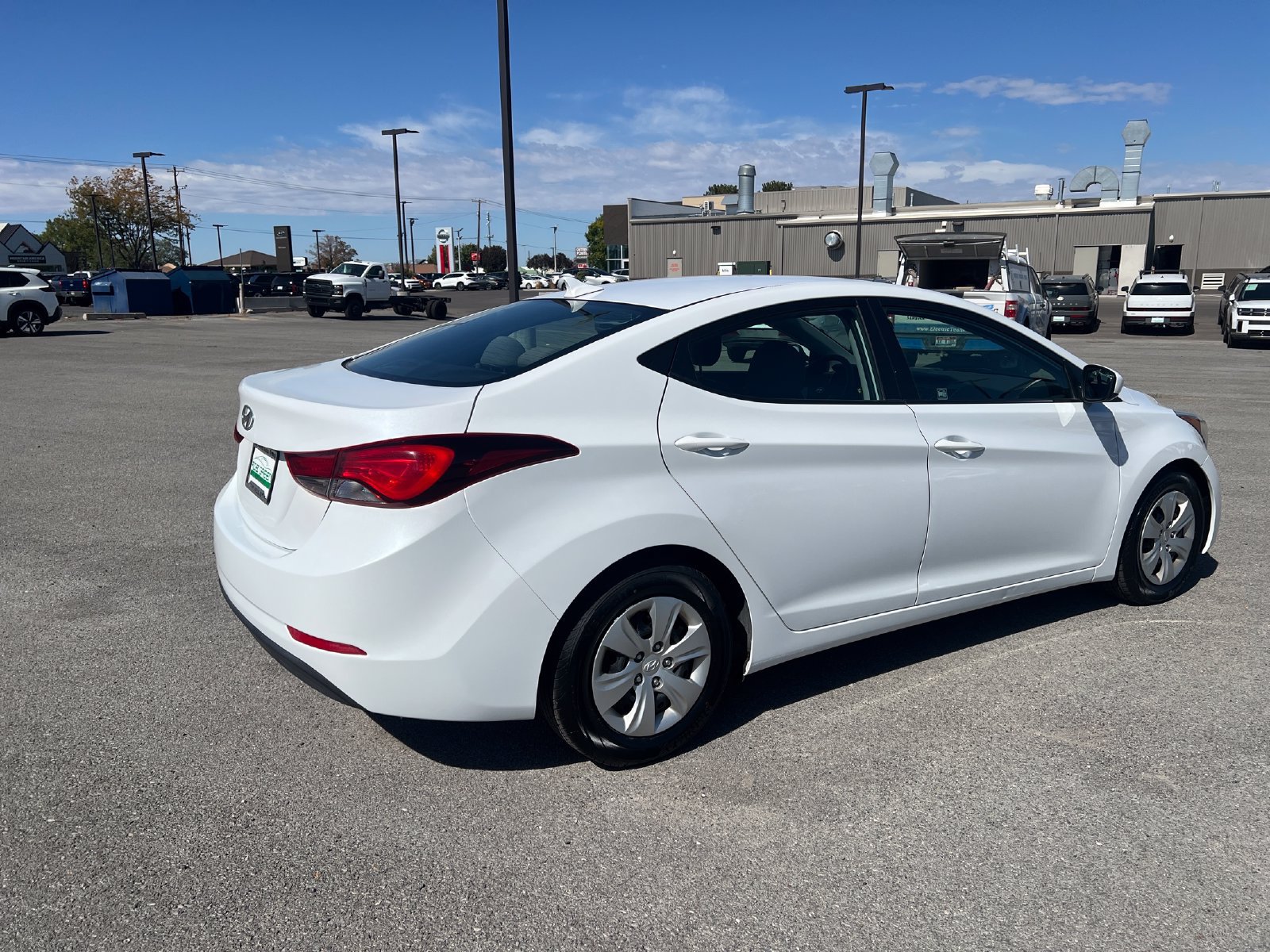 Used 2015 Hyundai Elantra SE FWD image 3