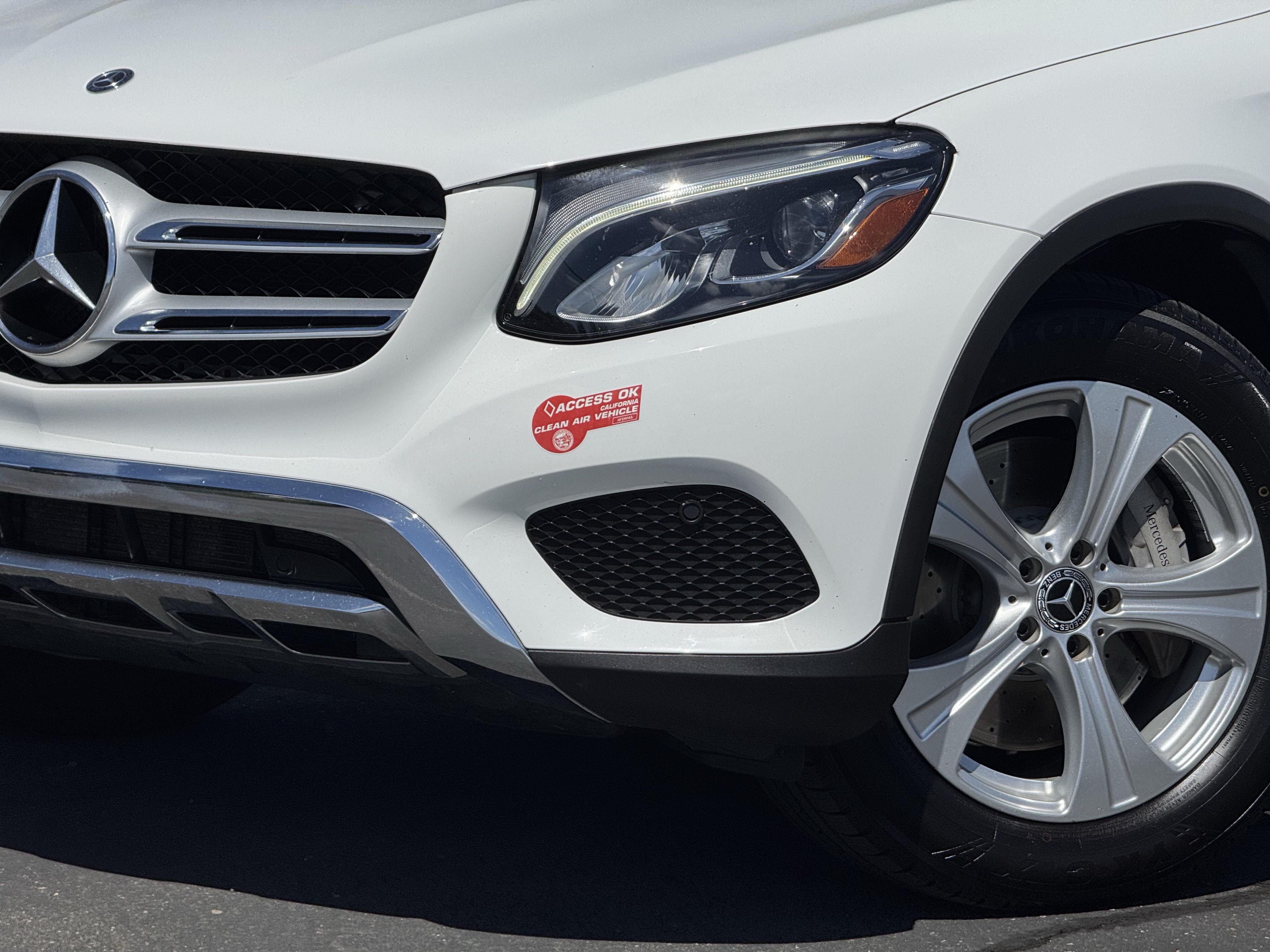 Used 2018 Mercedes-Benz GLC 350e 4MATIC image 3