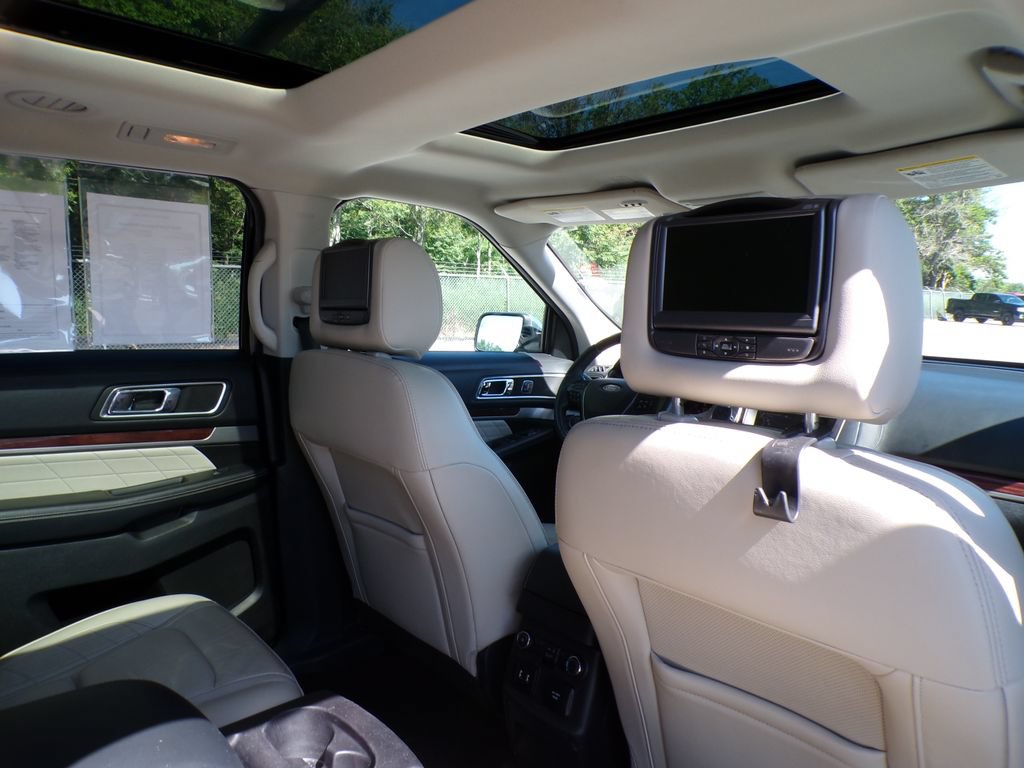 Used 2018 Ford Explorer Platinum AWD/4WD image 18