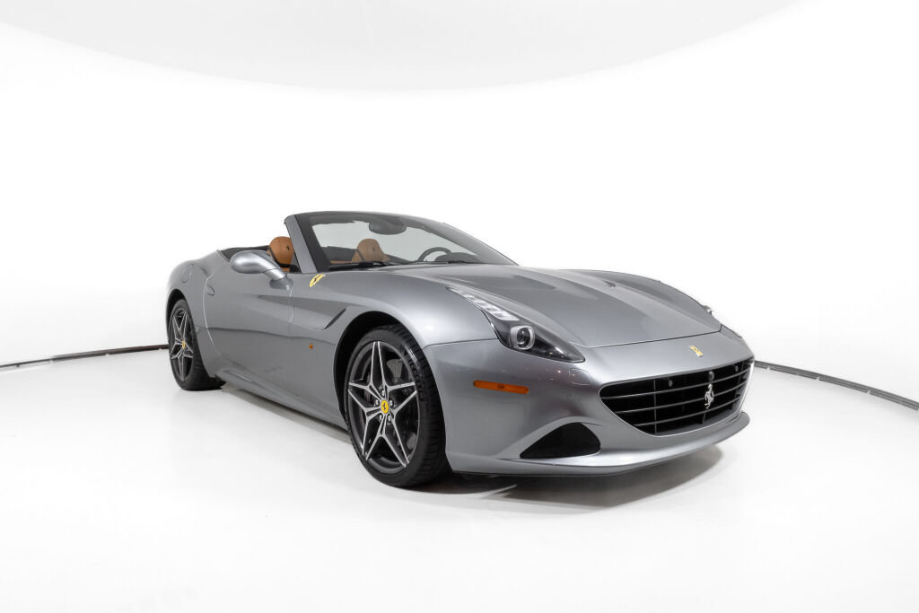 Used 2016 Ferrari California T RWD image 10