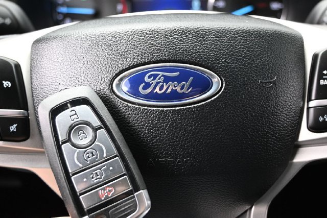 Used 2023 Ford Explorer XLT w/ XLT Sport Appearance Package AWD/4WD image 46